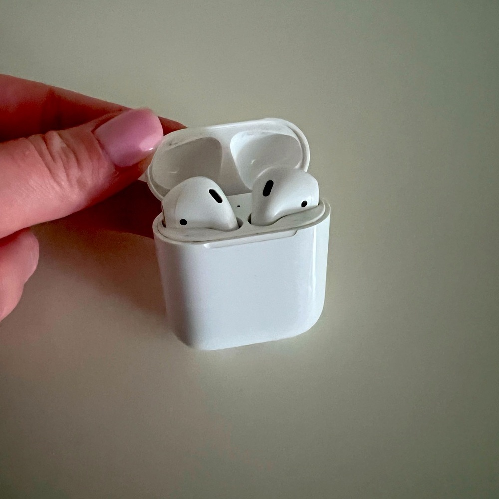 Apple AirPods (2nd generation)